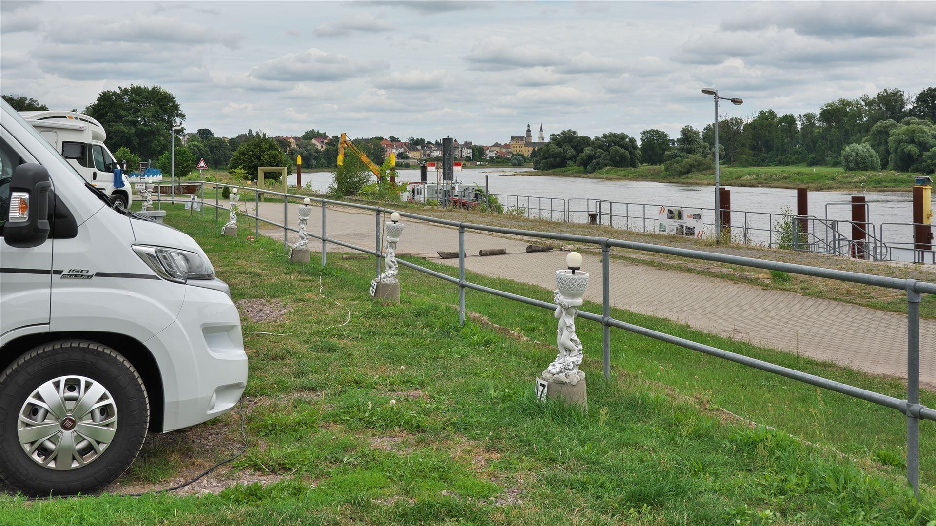 "Marina Coswig" - Blick auf die Elbe