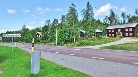 230823-21v Älvros - von der Kirche über die Straße zum 