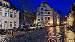 241226-15v Schleswig - Abendspaziergang ... am Rathaus