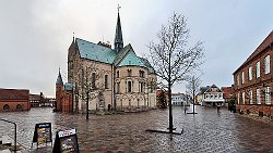 241228-43v Ribe - Stadtbummel ... an der Domkirche