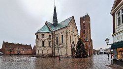 241228-44v Ribe - Stadtbummel ... an der Domkirche