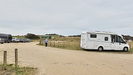 240327-07v Lønstrup - mit dem Traktorbus zum 