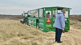 240327-29av Lønstrup - mit dem Traktorbus zum 