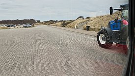 240328-04v Grenen (Skagen) - Fahrt mit dem Traktorbus zum Landsende und wieder zurück