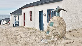 240331-032v Stenbjerg - Spaziergang am alten Hafen, Boote wurden durch Sturm zerstört ...