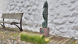 240401-08v Lemvig - Stadtbummel am Ostermontag ... Seepferdchen als Brunnen