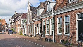 240527-09v Dokkum (NL) - auf dem Weg in die Stadt ...