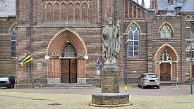 240528-13v Leeuwarden (NL) - Stadtbummel ... an & in der Kirche St. Bonifatius