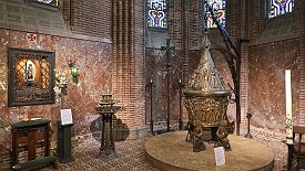 240528-19v Leeuwarden (NL) - Stadtbummel ... an & in der Kirche St. Bonifatius