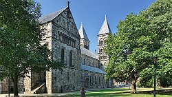 240904-13v Lund - an der Domkirche zu Lund 