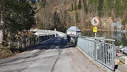 250306-006v Adnet - an der Staumauer vom Wiestalstausee mit dem Speicherkraftwerk