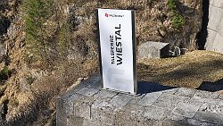 250306-009v Adnet - an der Staumauer vom Wiestalstausee mit dem Speicherkraftwerk