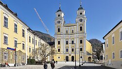 250307-011v Mondsee - Stadtbummel ... an der Basilika 