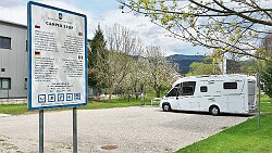 250413-15v Slovenj Gradec - kostenloser Stellplatz beim Hostel 