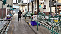 250419-16v Gorica (deutsch: Görz) - Stadtbummel ... an & in der alten Markthalle