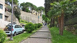 250420-012v Gorizia (deutsch: Görz) - auf dem Weg zur Burg 