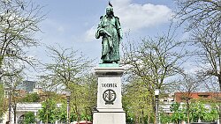 250421-14v Ljubljana - Stadtbummel ...