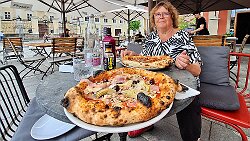 250423-38v Maribor - Stadtbummel ... Nachmittagsessen (ca. 15 Uhr) im Restaurant 