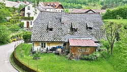 250426-04v Steyr - Stadtbummel ... leicht renovierungsbedürftiges Haus